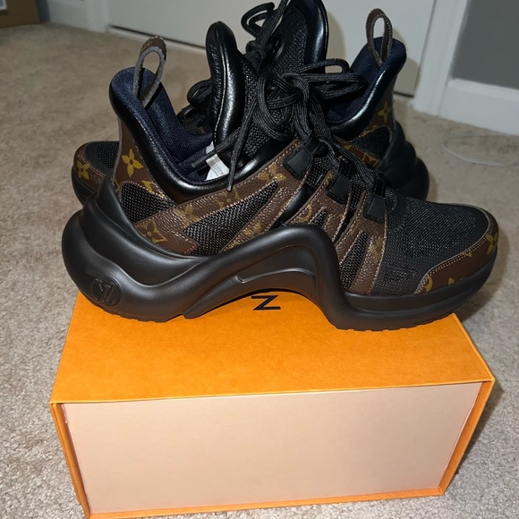 LOUIS VUITTON ARCHLIGHT LV SNEAKERS - Picture 1 of 6